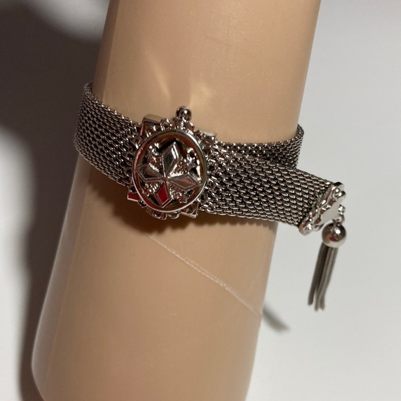 PAMAR VINTAGE SILVERTONE TASSEL MESH BRACELET - Picture 2 of 12